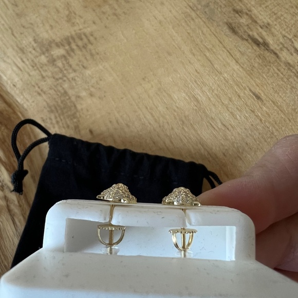 Moissanite Tiger Head Earrings .28 CTW, VVS D Color – 925 Silver, gold plated - Picture 5 of 7